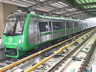 13 đoàn tàu, mỗi tàu có 4 toa đã được nhập về Hà Nội. Ảnh: Đ.Loan