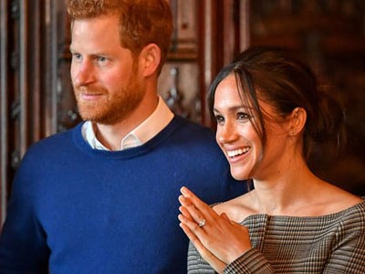 Hoàng tử Harry và hôn thê Meghan Markle tới thăm lâu đài Cardiff Castle tại Wales hồi tháng một. Ảnh: Reuters.