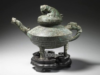 Ấm cổ có từ thời Tây Chu trước Công nguyên. Ảnh: Canterbury Auction Galleries.