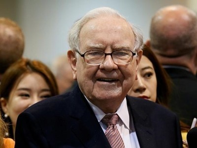 Warren Buffett trong Đại hội cổ đông Berkshire Hathaway năm ngoái. Ảnh: Reuters