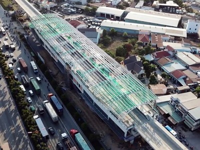 Mái vòm bàng thép tại ga Bình Thái. Ảnh: Hữu Nguyên.