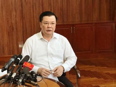 Bộ trưởng Bộ Tài chính, Đinh Tiến Dũng.