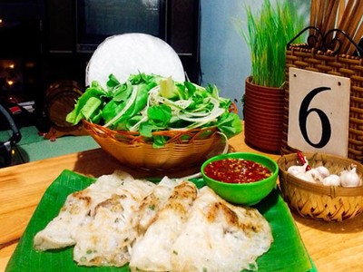 Quán bánh xèo Quảng Ngãi bán 1.000 chiếc mỗi ngày ở Sài Gòn