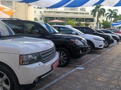 Các loại xe sang đời cũ ngày càng khó bán do quá nhiều thông tin bất lợi