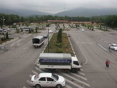 “Tuýt còi” 17 trung tâm đào tạo, sát hạch lái xe