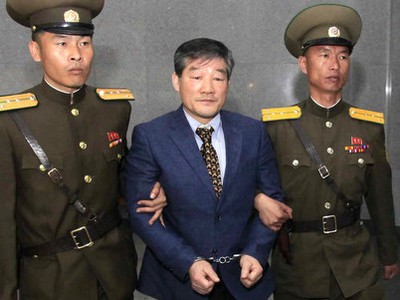 Kim Dong-chul khi ra tòa án Triều Tiên năm 2016. Ảnh: AP.