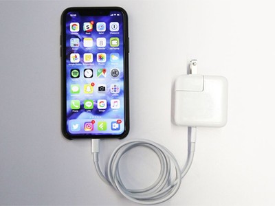 Người dùng có thể không cần tốn thêm hàng chục USD nếu muốn iPhone sạc nhanh. Ảnh: Mashable