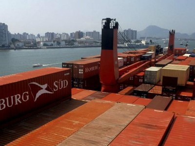 Chính sách bảo hộ mậu dịch của Mỹ đang tác động tiêu cực đến hoạt động thương mại của EU.