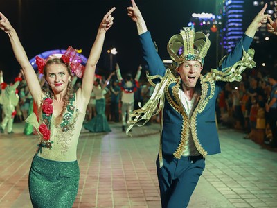 Hàng nghìn người hòa vào Carnaval đường phố