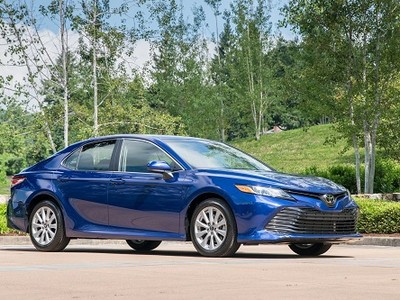 Toyota Camry đạt doanh số tốt nhất trong các mẫu sedan cỡ trung tại mỹ. Ảnh: Carscoops.