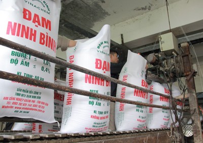 Sản xuất phân ure tại Nhà máy Đạm Ninh Bình. Ảnh: Anh Tú