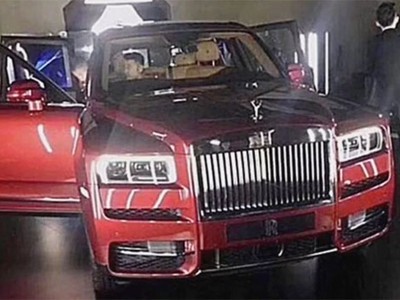 SUV siêu sang mới Rolls-Royce Cullinan dường như được giới thiệu riêng với một số khách hàng chọn lọc và bị chụp trộm. Ảnh: Carscoops.