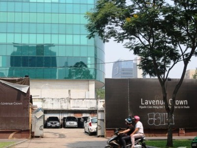 Lô đất đã được giao để triển khai tự dự án từ nhiều năm nay song lại đang sử dụng làm bãi đỗ xe. Ảnh: Landtoday