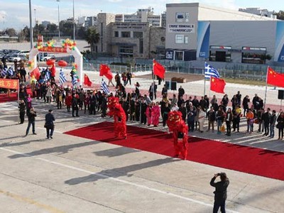 Lễ đón một hạm đội hải quân Trung Quốc ở cảng Piraeus - Hy Lạp Ảnh: Tân Hoa Xã.