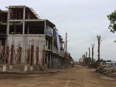 Đất nền tại một số dự án được nhận định sốt ảo trong thời qua. Ảnh: Nguyễn Hà