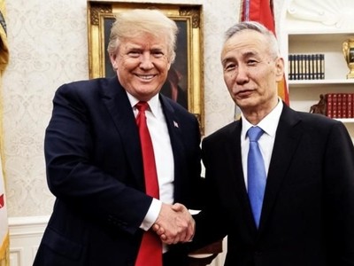 Tổng thống Mỹ Trump gặp Phó thủ tướng Trung Quốc Lưu Hạc tại Washington ngày 17/5. Ảnh: Twitter.