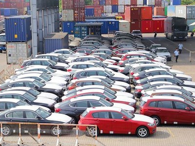 Lô xe hơn 600 chiếc BMW của Tập đoàn BMW vẫn đang nằm lưu bãi ở cảng VICT, TPHCM​. Ảnh: Hân Nguyễn.