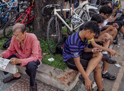 Điện thoại thông minh phổ biến là cơ hội cho Fintech Việt Nam. Ảnh: Thành Nguyễn