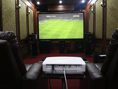 Máy chiếu 4K được nhiều người lựa chọn để chuẩn bị cho mùa World Cup.