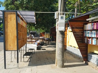 Thành phố Huế đã giao vỉa hè đường Hai Bà Trưng cho doanh nghiệp khai thác dịch vụ. Ảnh: Võ Thạnh