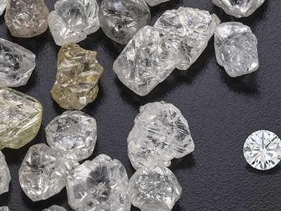 Cựu Tổng thống Mugabe từng tuyên bố rằng Zimbabwe đã mất 15 tỷ USD doanh thu khai thác kim cương trong năm 2016.