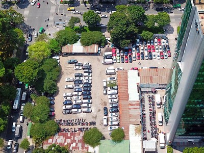 Lô đất 5.000 m2 đã được giao để triển khai dự án từ nhiều năm nay nhưng hiện vẫn làm bãi đỗ xe. Ảnh: Như Quỳnh.