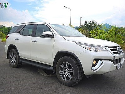 Toyota Fortuner từ là mẫu xe luôn dẫn đầu về doanh số trong phân khúc SUV nhưng do vướng các quy định mới nên không có xe để bán.