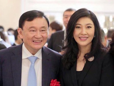 Bà Yingluck và anh trai Thaksin (Ảnh: Bangkok Post).