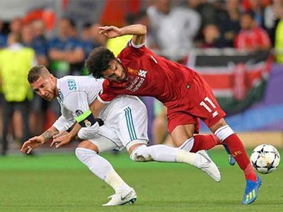 Một pha bóng trong trận chung kết Champions League. Ảnh: Reuters.