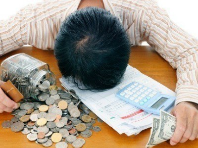 Nếu chỉ lo dành dụm từng đồng, bạn khó làm lớn, kiếm được nhiều. Ảnh: Dumb Little Man.