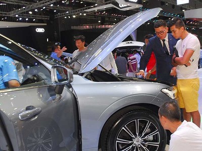 Xe Thái “đạo diễn” chợ xe nhập Việt, cuộc đua giảm giá xe hơi bắt đầu