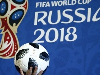 Mẫu bóng chính thức cho World Cup 2018 được giới thiệu trong một sự kiện. Ảnh: Reuters.