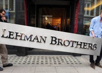 Lehman Brothers tuyên bố phá sản vào ngày 15/9/2008 sau nỗ lực bất thành về việc tìm kiếm đối tác trợ giúp, đánh dấu trường hợp sụp đổ lớn nhất trong cuộc khủng hoảng.