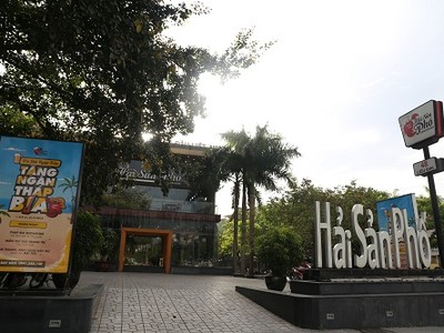 Các công trình vi phạm được xây dựng kiên cố, khang trang. Ảnh: Gia Chính.