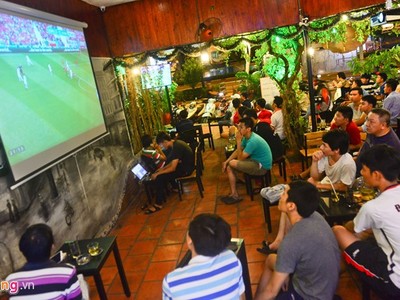  Việc phát sóng World Cup tại các địa điểm công cộng phải xin phép FIFA.