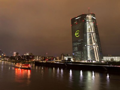ECB quyết định sẽ ngừng mua trái phiếu và chấm dứt khoảng thời gian nới lỏng chính sách tiền tệ.