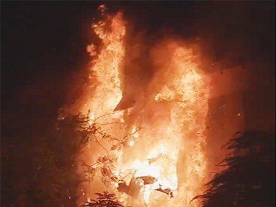 Nhà 5 tầng ở trung tâm Sài Gòn cháy ngùn ngụt