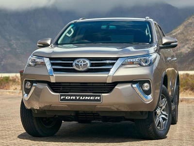 Toyota Fortuner 2018 bất ngờ tăng giá.