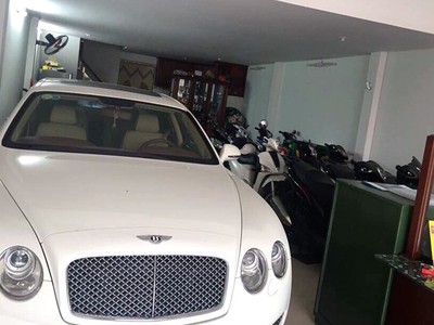 Một chiếc xe sang tại tiệm cầm đồ (ảnh minh họa).