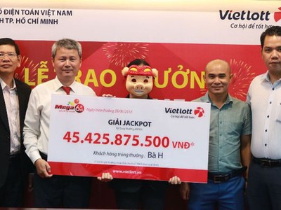 Bà H. (ngụ tại TPHCM) là vị khách may mắn trúng hơn 45 tỷ đồng của loại hình xổ số Mega 6/45.