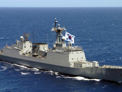 Tàu chiến Hàn Quốc tuần tra ngoài khơi bán đảo Triều Tiên năm 2006. Ảnh: USNI.