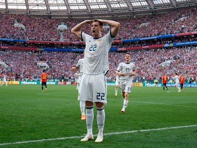 Tây Ban Nha 1-1 (penalty: 3-4) Nga: Các trung vệ là tâm điểm, Nga xứng đáng đi tiếp