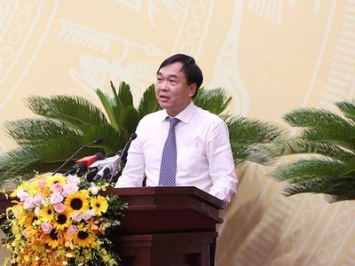 Giám đốc Sở Xây dựng Hà Nội Lê Văn Dục tại phiên chất vấn sáng nay 6/7.