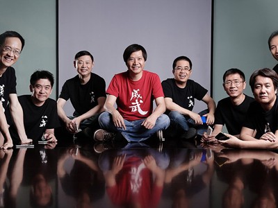 CEO Lei Jun (giữa) cùng các cộng sự tại Xiaomi. Ảnh: Xiaomi.