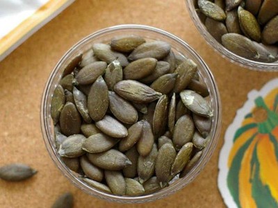 Một số cửa hàng đang rao bán hạt bí xanh Nhật Bản với giá lên tới 6 triệu đồng/kg.