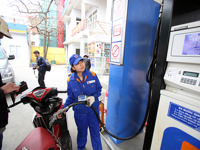 Bộ Tài chính đưa ra mức thuế bình quân mới để tính giá xăng dầu (Ảnh minh họa).