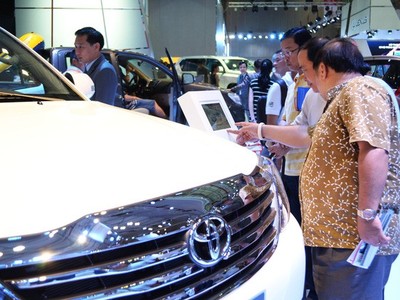 Doanh số bán xe trong nước tăng nhẹ, xe nhập giảm rất mạnh