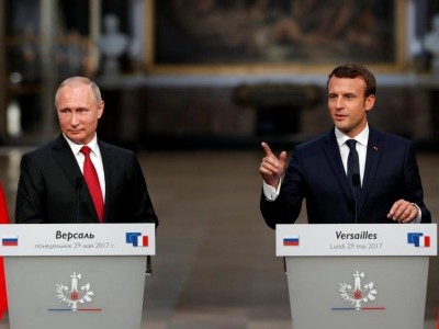 Tổng thống Pháp Macron, phải, và người đồng cấp Nga Putin trong họp báo hồi tháng 5/2017. Ảnh: Reuters.