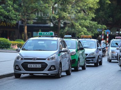 Các hiệp hội taxi đã kiến nghị Chính phủ nên cho tạm dừng thí điểm Grab...