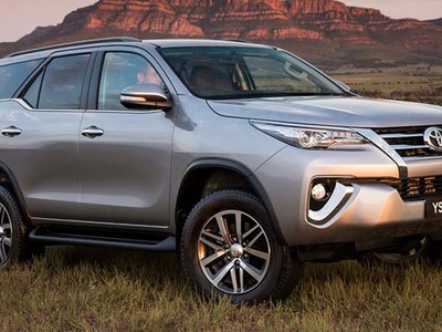 Nhu cầu xe Toyota Fortuner cao khiến các đại lý găm hàng và làm giá.